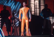 Arnold Schwarzenegger as contestant Ben Richards in The Running Man.