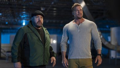 Brian (Kevin James) and Jeff (Alan Ritchson) in Playdate
