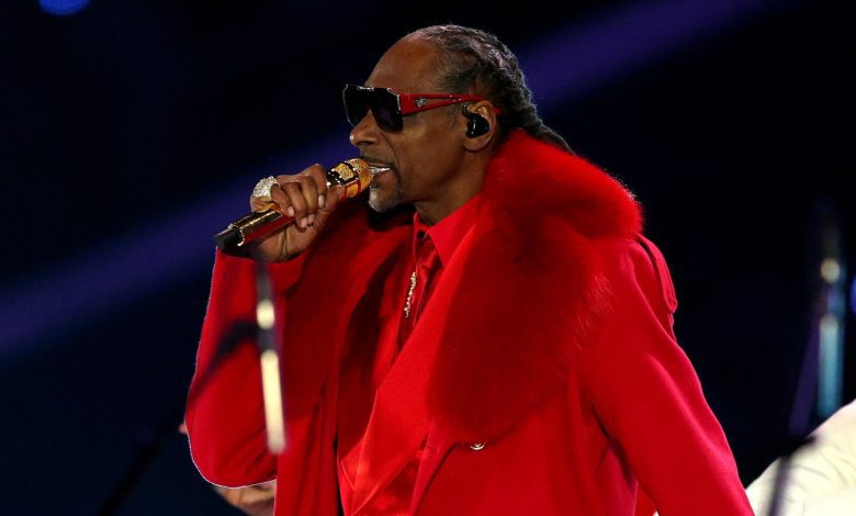 Snoop Dogg Brings Out Huntrix, Lainey Wilson for Netflix NFL Christmas Halftime Show