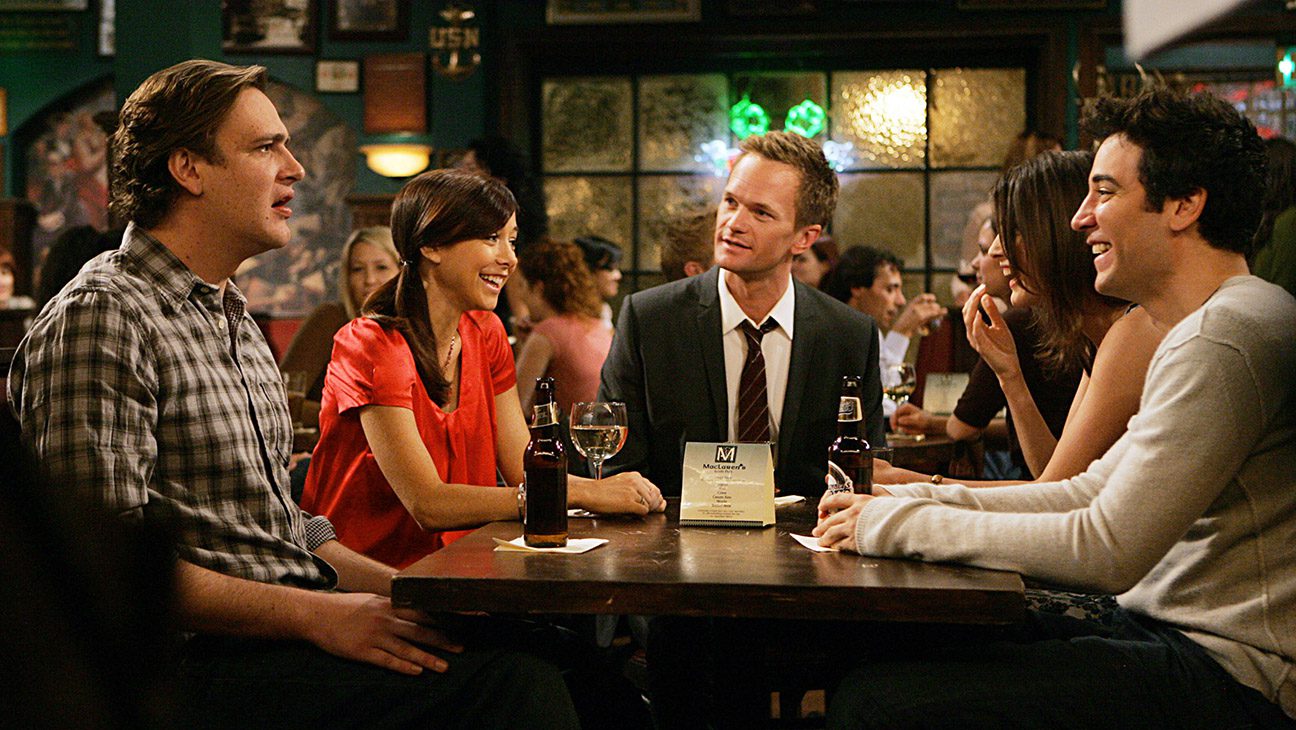 HOW I MET YOUR MOTHER, (from left): Jason Segel, Alyson Hannigan, Neil Patrick Harris, Cobie Smulders, Josh Radnor
