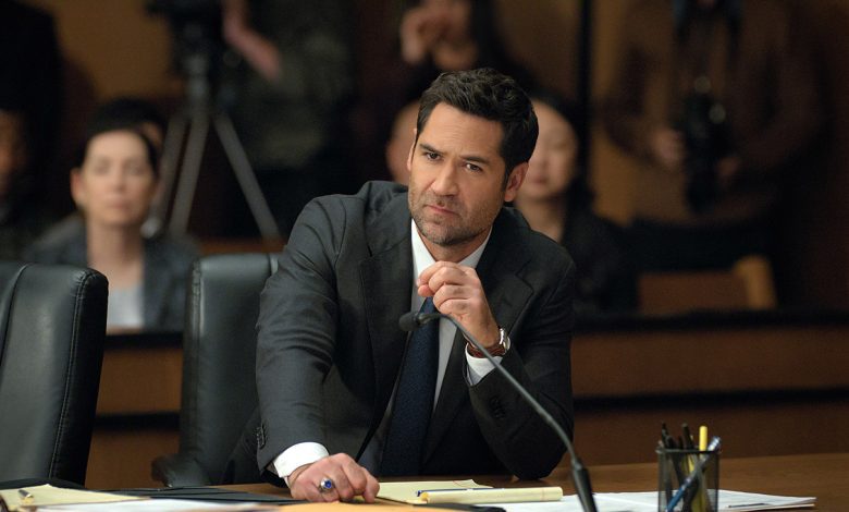 Manuel Garcia-Rulfo as Mickey Haller in episode 409 of The Lincoln Lawyer.