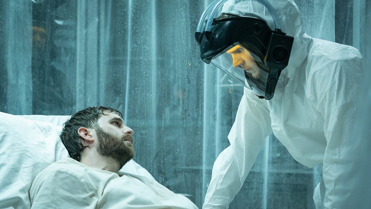 The Beauty (L-R): Ben Platt as Manny, Evan Peters as Cooper Madsen.