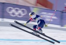 Lindsey Vonn crashes during the women