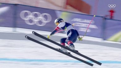 Lindsey Vonn crashes during the women