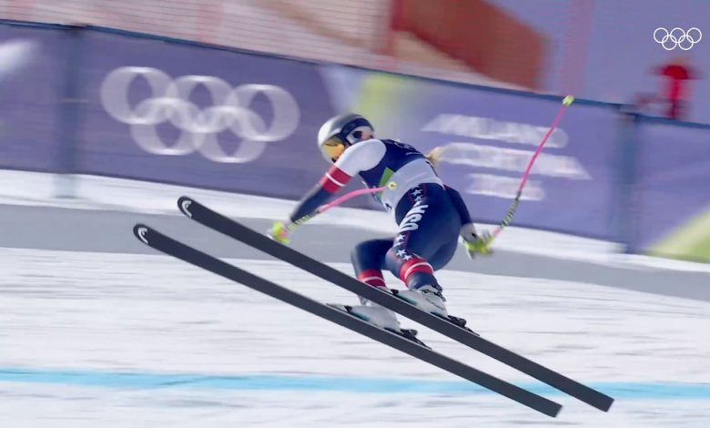 Lindsey Vonn crashes during the women
