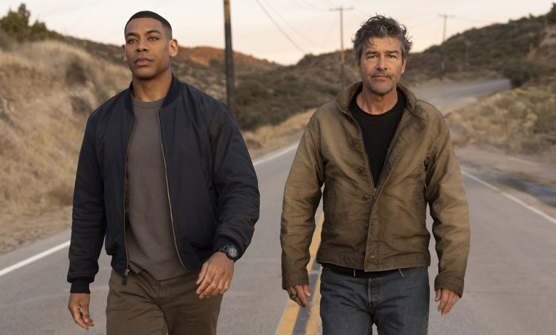 Aaron Pierre, Kyle Chandler in Lanterns